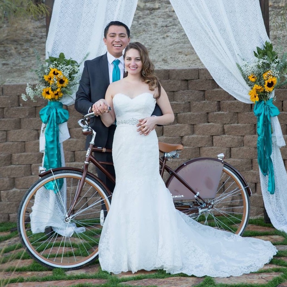 WEDDING DRESS, BRIDAL GOWN! Lace, mermaid, & train